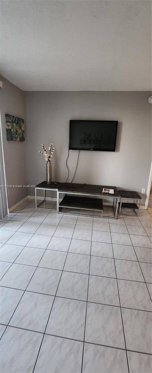 Aventura, FL 33160,2905 Point East Dr #L312