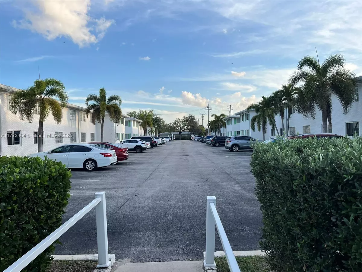 Fort Lauderdale, FL 33308,1821 NE 62nd St #428
