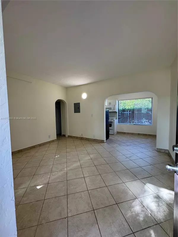 Hollywood, FL 33020,2000 Monroe St #2