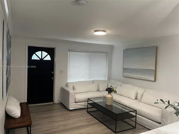 Hollywood, FL 33021,5709 Douglas St