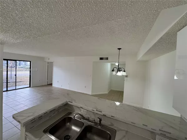 Hialeah, FL 33015,7135 NW 179th St #110