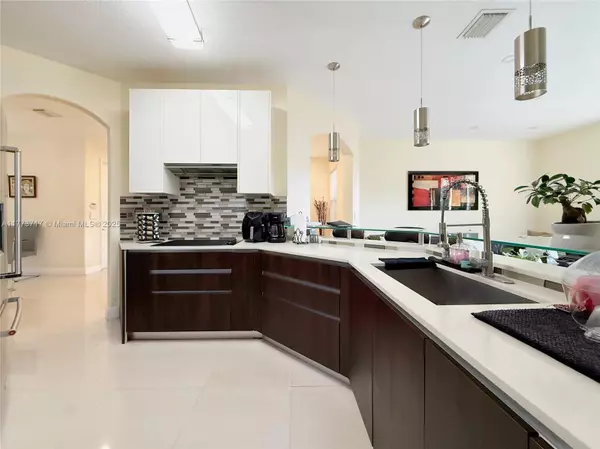 Doral, FL 33178,10982 NW 86th Ter #10982