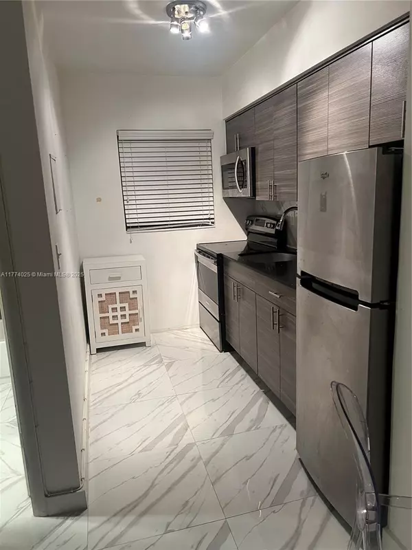 1611 WEST #12, Miami Beach, FL 33139