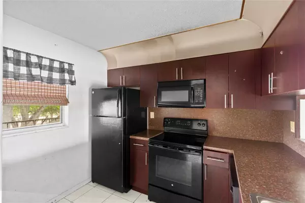 Miramar, FL 33025,3199 Foxcroft Rd #311