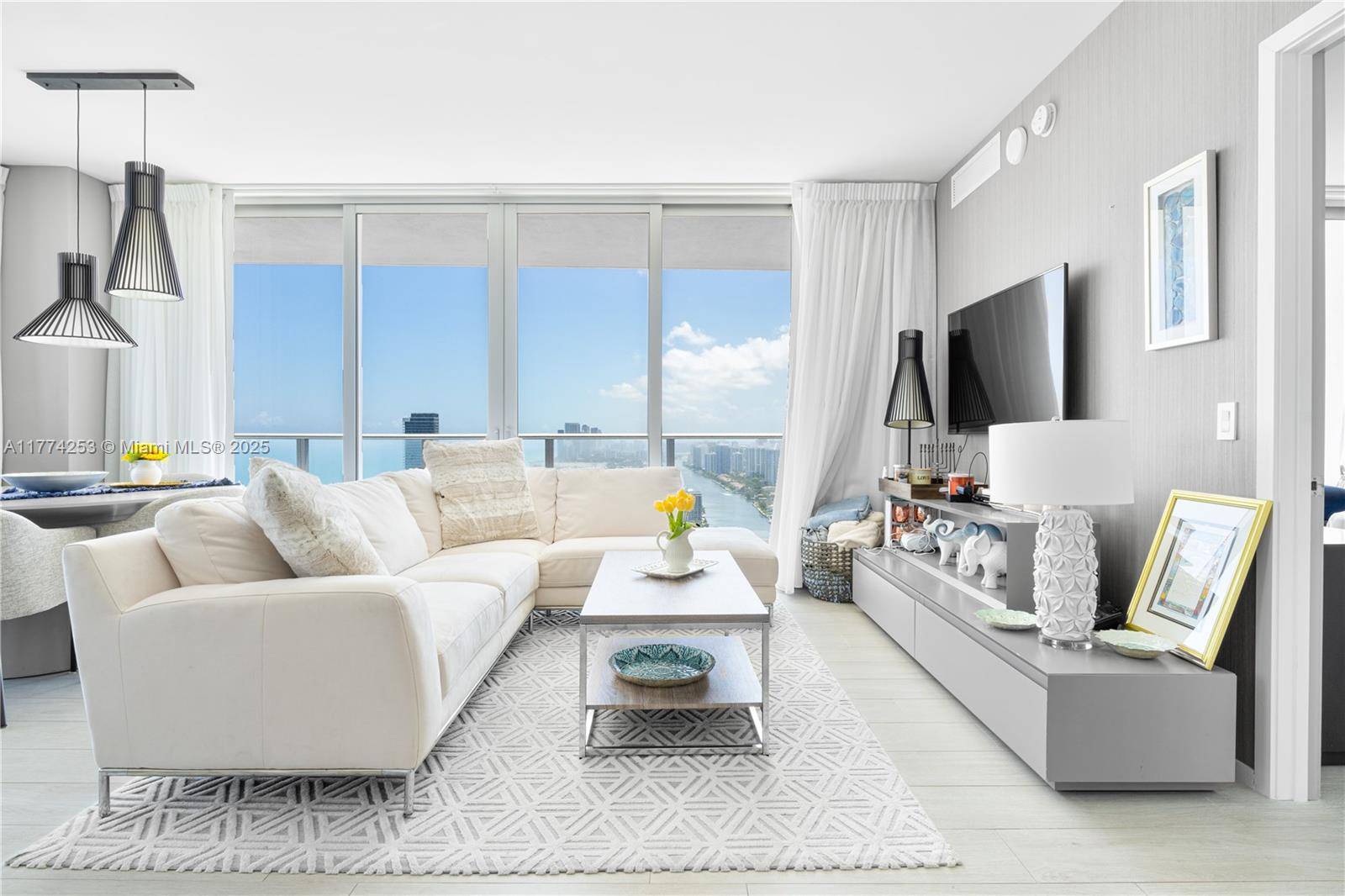 Hollywood, FL 33019,4010 S Ocean Dr #T3609