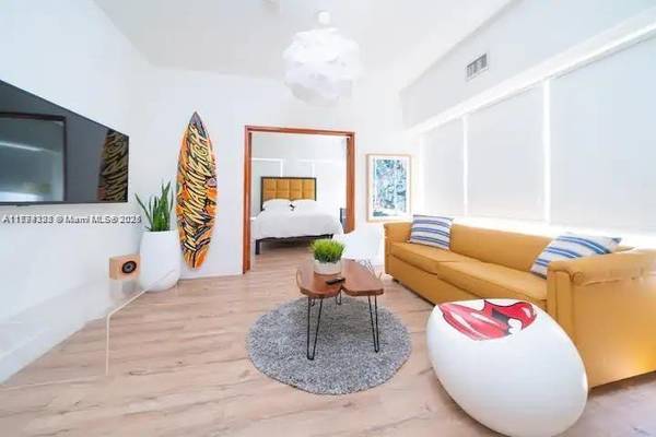 227 1st St #6, Miami Beach, FL 33139