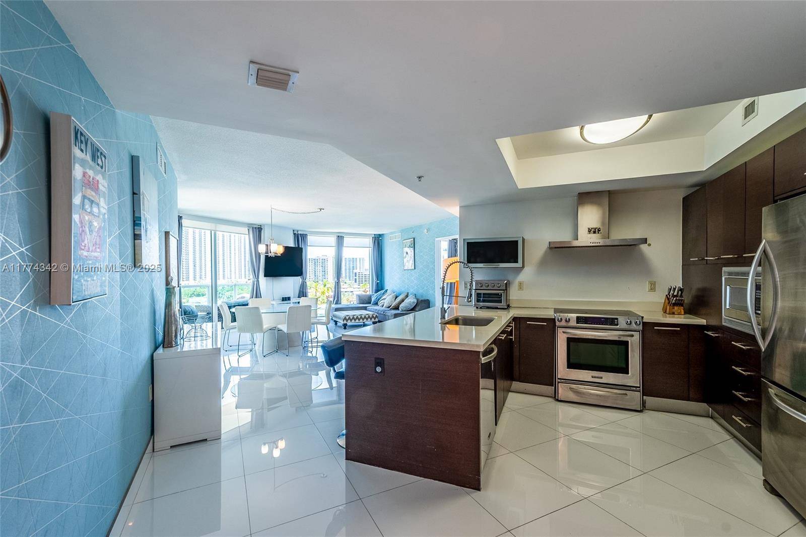Sunny Isles Beach, FL 33160,250 Sunny Isles Blvd #3-805