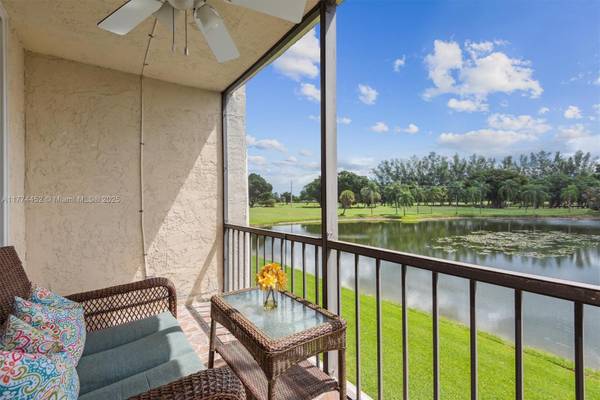 Pembroke Pines, FL 33025,9400 N Hollybrook Lake Dr #6-206