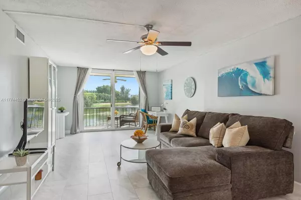 Pembroke Pines, FL 33025,9400 N Hollybrook Lake Dr #6-206
