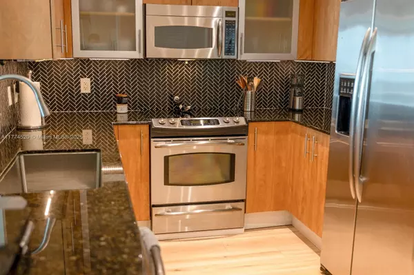 North Bay Village, FL 33141,7900 Harbor Island Dr #619