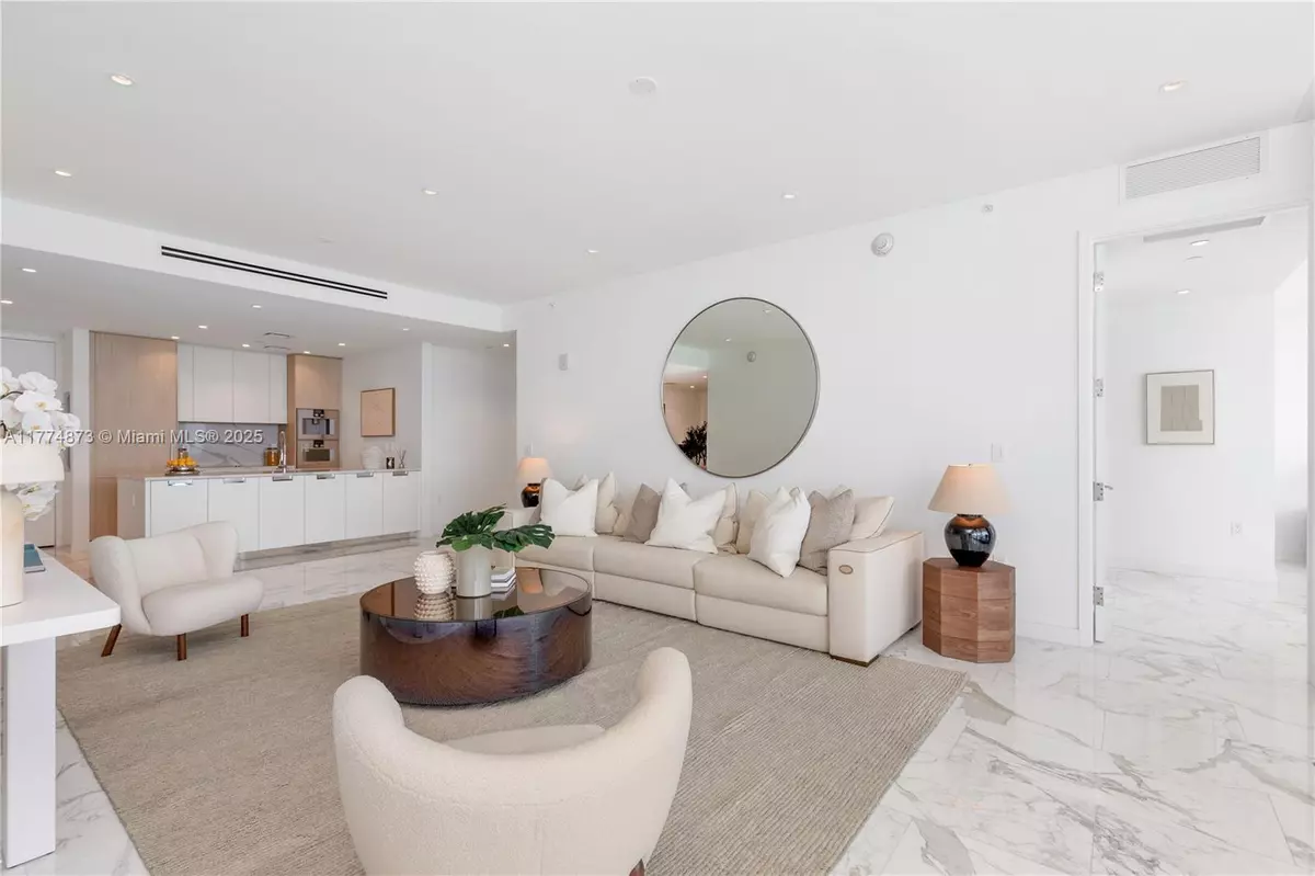 Sunny Isles Beach, FL 33160,15701 Collins Ave #1004