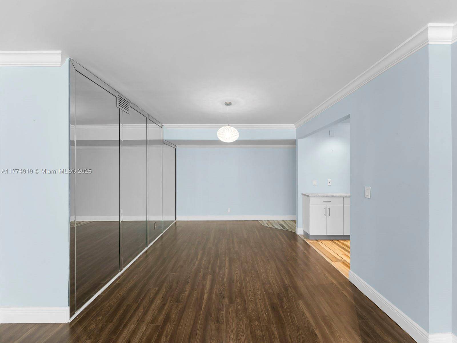 Hollywood, FL 33019,2301 S Ocean Dr #307