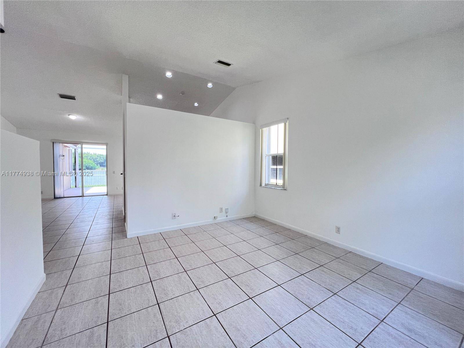Weston, FL 33327,912 Savannah Falls Dr #912