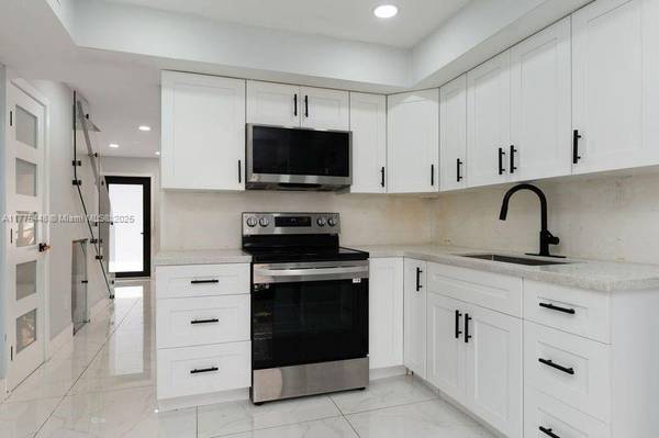5431 W 22nd Ct #107, Hialeah, FL 33016