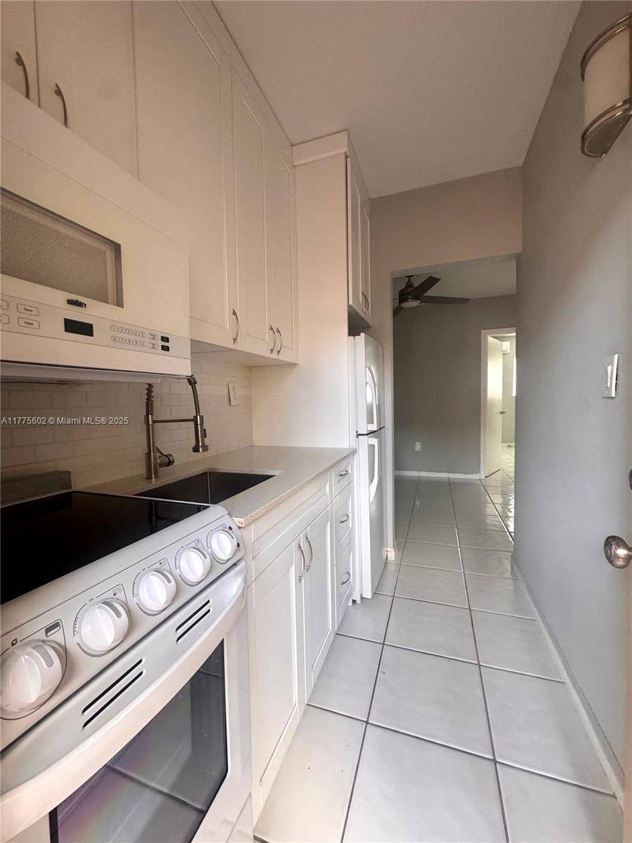 6330 SW 79th St #3, South Miami, FL 33143
