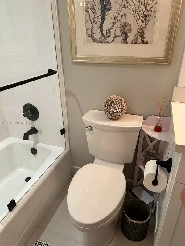 Miami, FL 33176,10825 SW 112th Ave #218