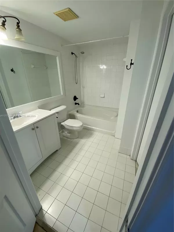Miami, FL 33126,5085 NW 7th St #810