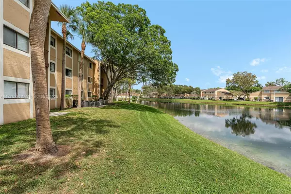 Pembroke Pines, FL 33025,351 Palm Way #106