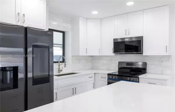 Miami, FL 33173,10854 SW 68th Dr