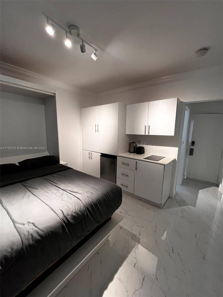 Miami Beach, FL 33139,1455 Michigan Ave #15