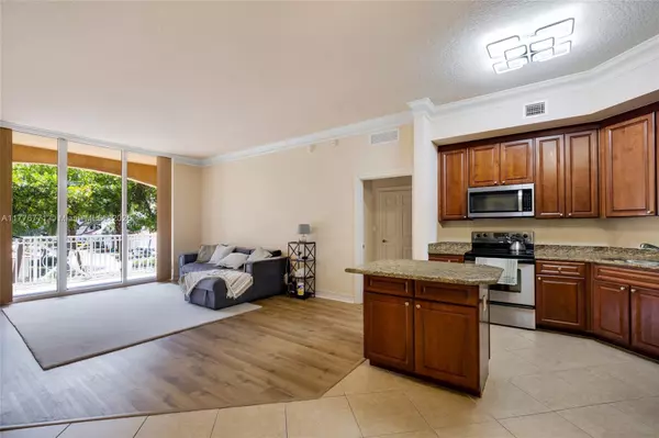 3001 NE 185th St #219, Aventura, FL 33180