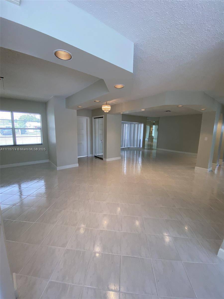 Hollywood, FL 33020,1601 N 29th Ave