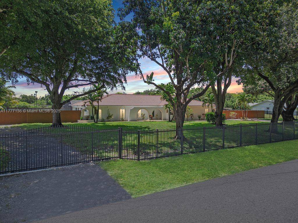 Davie, FL 33328,5141 SW 109th Ave