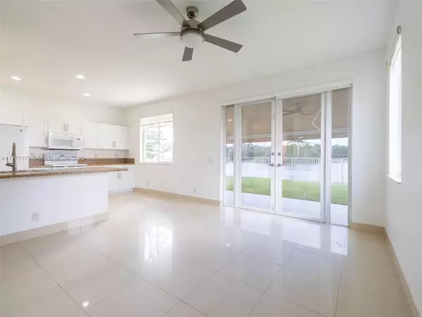 Weston, FL 33331,4242 Magnolia Ridge Dr