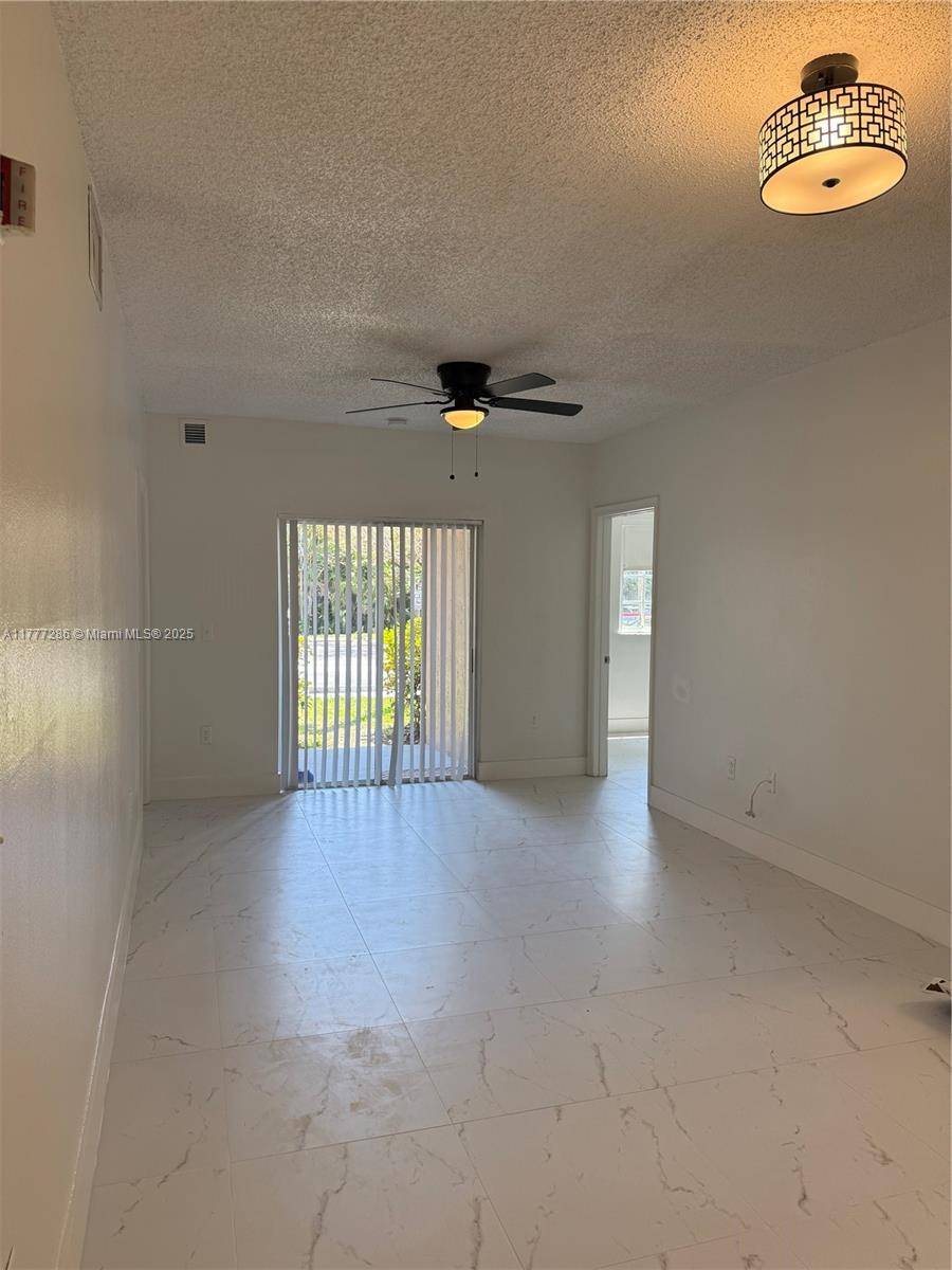 Davie, FL 33024,3221 Sabal Palm Mnr #105