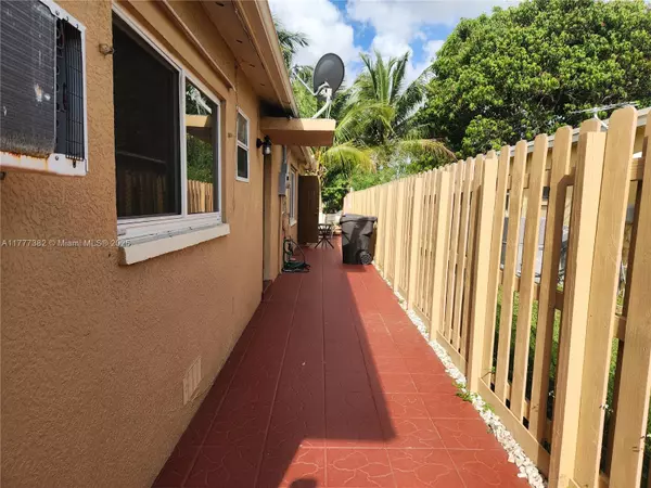 Lauderdale Lakes, FL 33319,4001 NW 46th Way #1