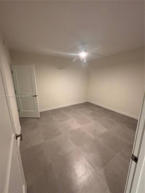 16395 Biscayne Blvd #TH 6, North Miami Beach, FL 33160