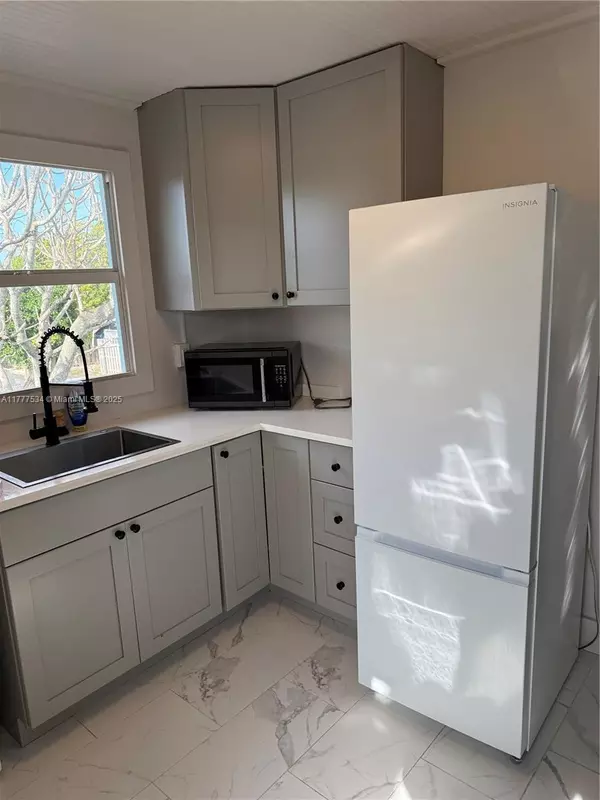 Lake Worth, FL 33460,516 N J St #2