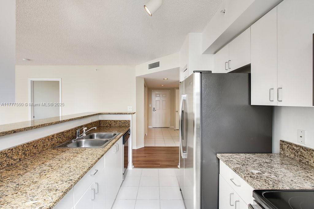 Miami, FL 33131,1111 Brickell Bay Dr #1101