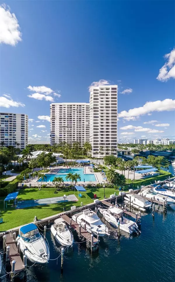 Hallandale Beach, FL 33009,2500 Parkview Dr #1117