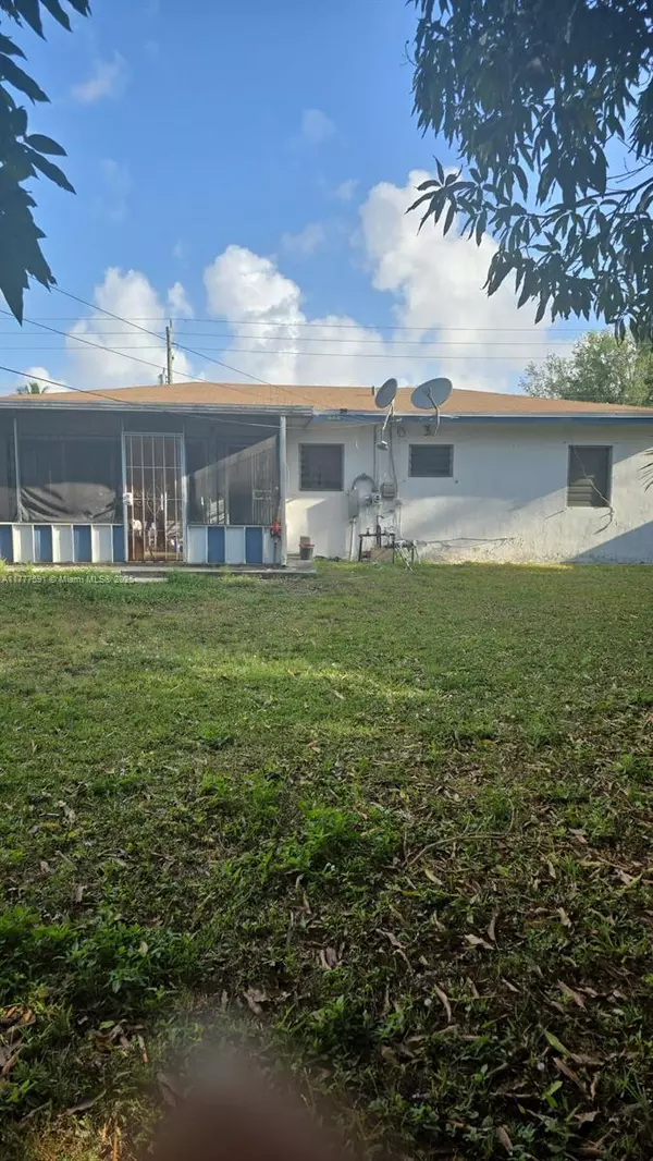 North Miami, FL 33161,1144 NE 144th St