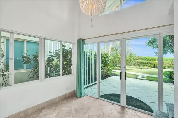 Miami Beach, FL 33139,100 S Pointe Dr #Cabana 5