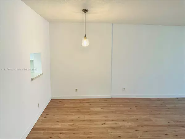 Dania Beach, FL 33004,201 SE 11th Ter #302
