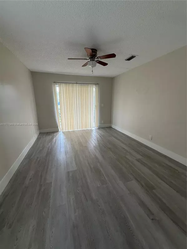 Boca Raton, FL 33428,9961 Three Lakes Cir #20A