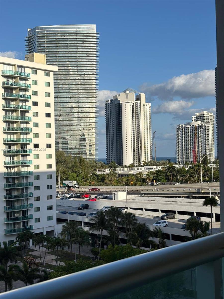 Sunny Isles Beach, FL 33160,19390 Collins Ave #818