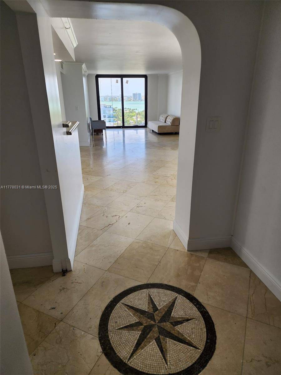 Miami Beach, FL 33140,6061 Collins Ave #22A