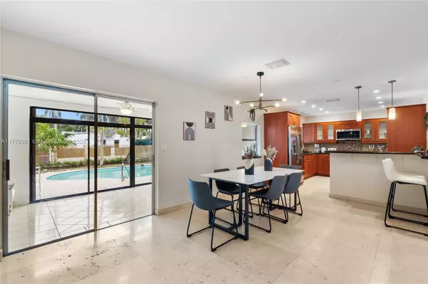 852 Tyler St, Hollywood, FL 33019