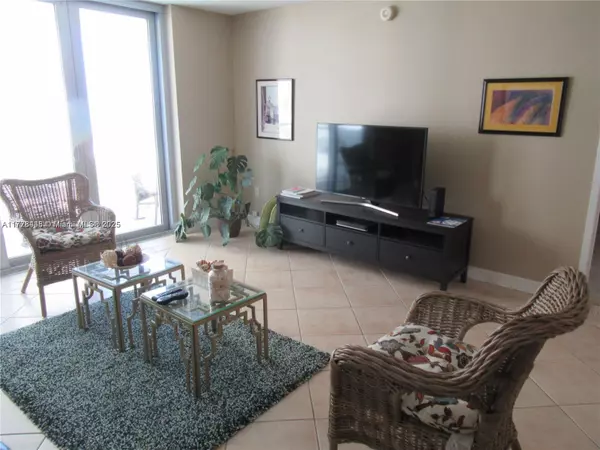Miami Beach, FL 33140,5701 Collins Ave #919