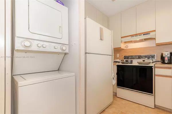 Hialeah, FL 33015,6046 NW 172nd Terr Cir #6046
