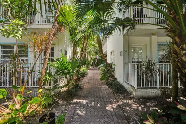 Miami Beach, FL 33139,911 Meridian Ave #104