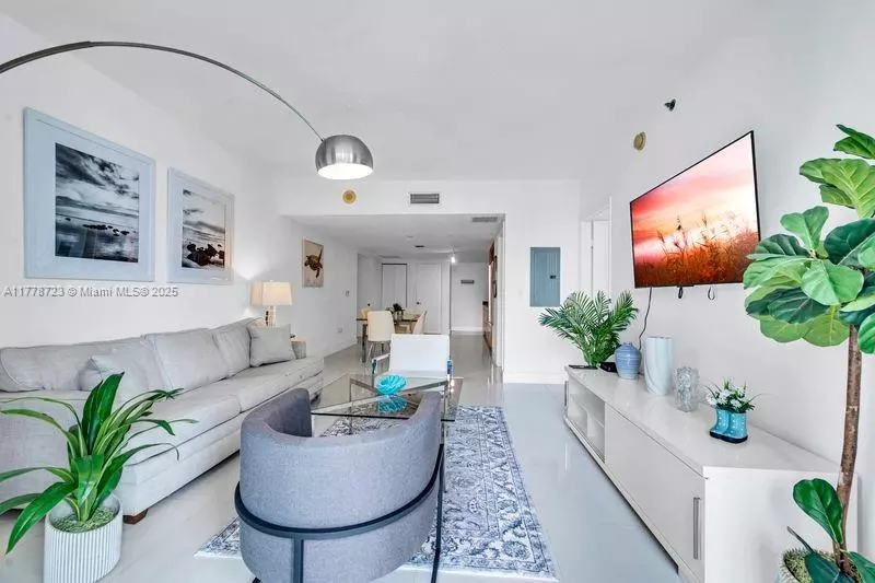 485 Brickell Ave #1711, Miami, FL 33131