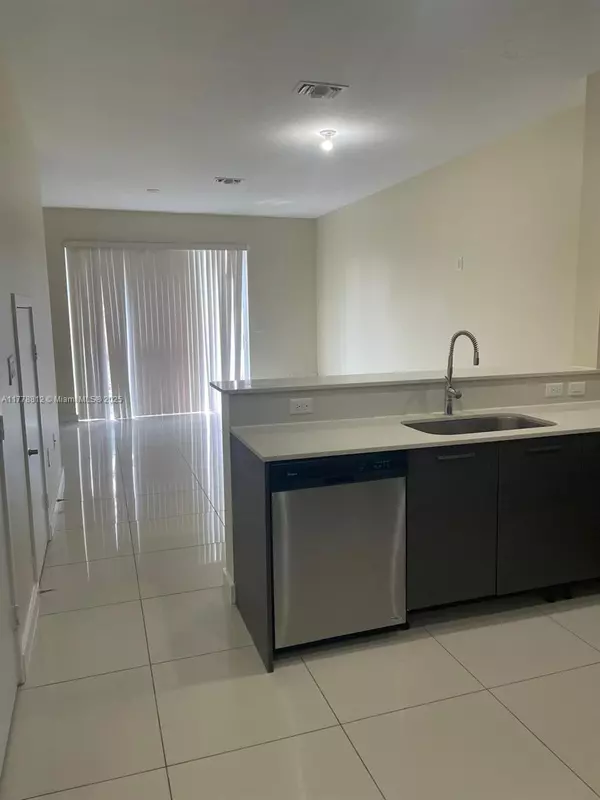 Lauderhill, FL 33311,3508 NW 13th St #3508