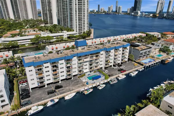North Miami Beach, FL 33160,3770 NE 171st St #403