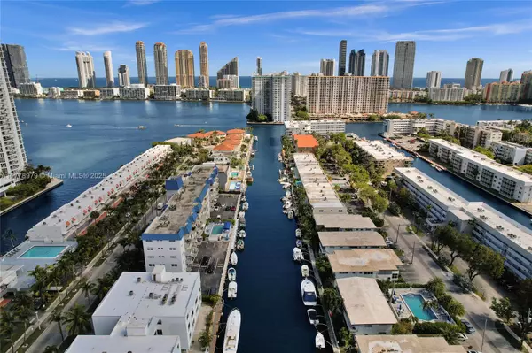 North Miami Beach, FL 33160,3770 NE 171st St #403