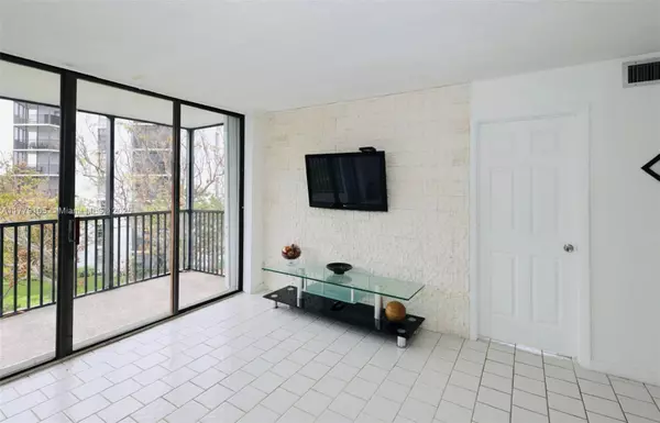 Aventura, FL 33180,3475 N Country Club Dr #401