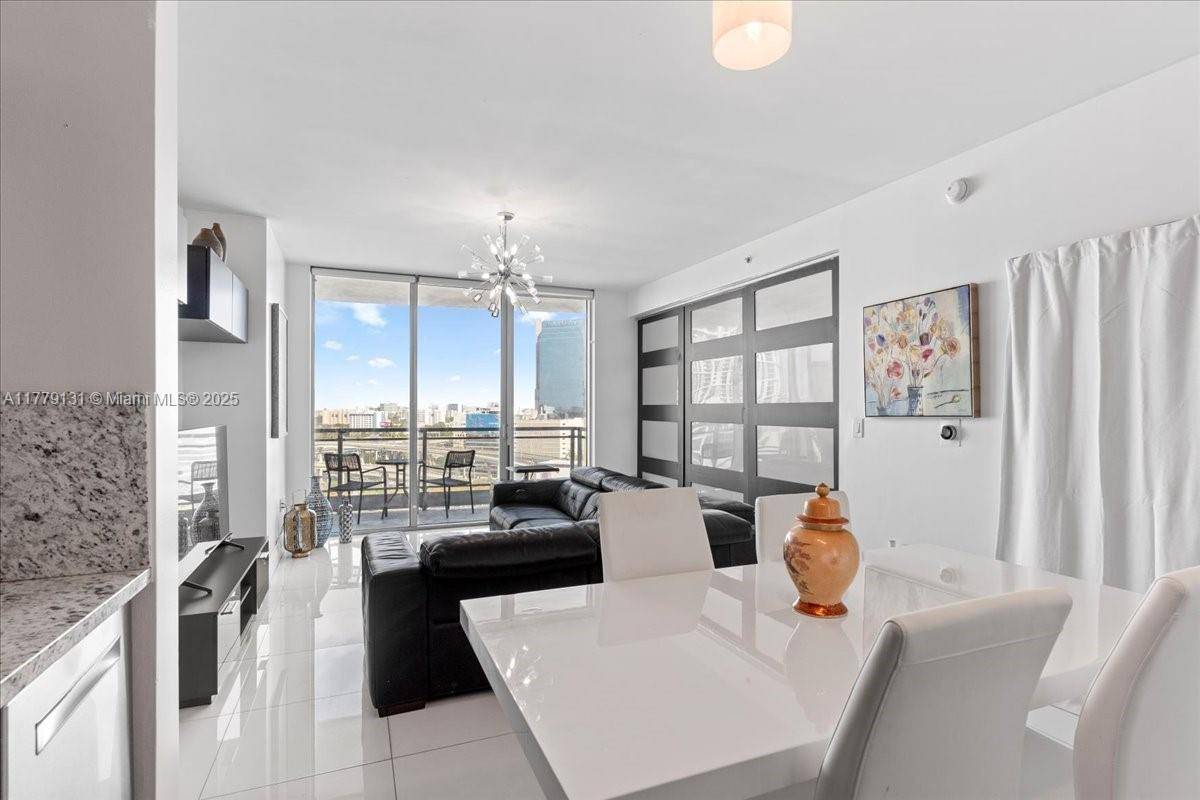 90 SW 3rd St #1607, Miami, FL 33130